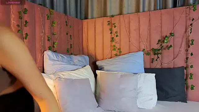 Freechat meow_mellie on StripChat