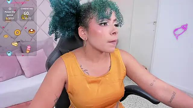 Freechat momo_ayasse on StripChat