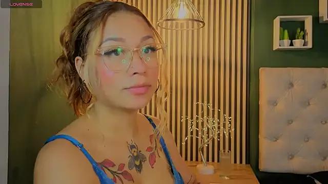 StripChat sky_collinss is Freechat sky_collinss — missionary while rubbing my pussy