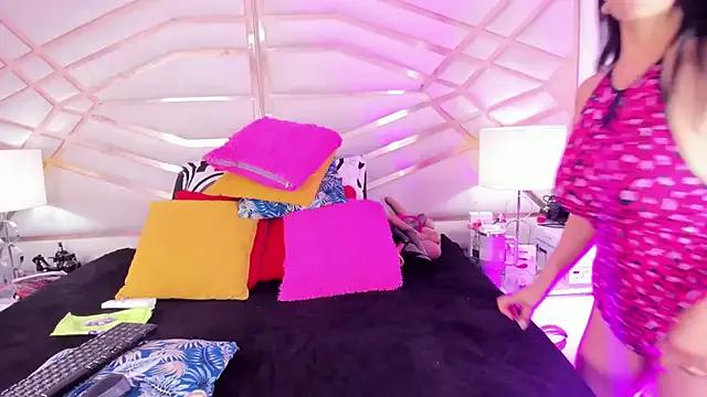 Freechat sophie-newton on StripChat