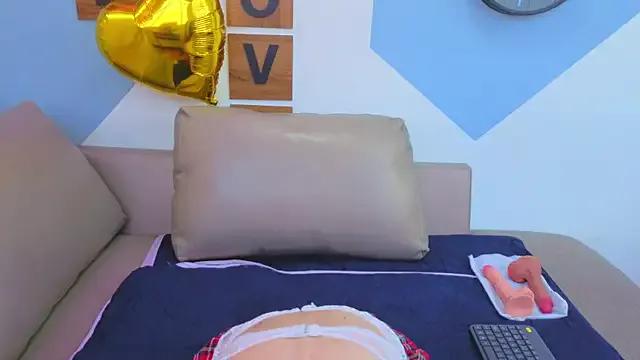 Victoria_Fallon on StripChat