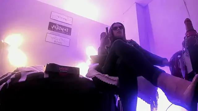 StripChat VidiaStons is Freechat VidiaStons — SAVAGE FOOTJOB ON HEELS!