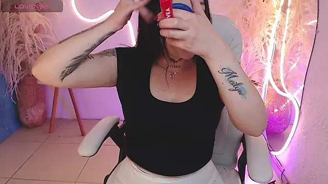 Freechat ViolettaHotLatin_ on StripChat