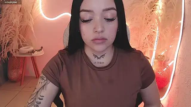 Freechat ViolettaHotLatin_ on StripChat