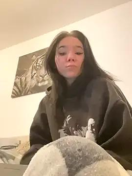 YoungZoexx —  Nipple Show Close-Up 